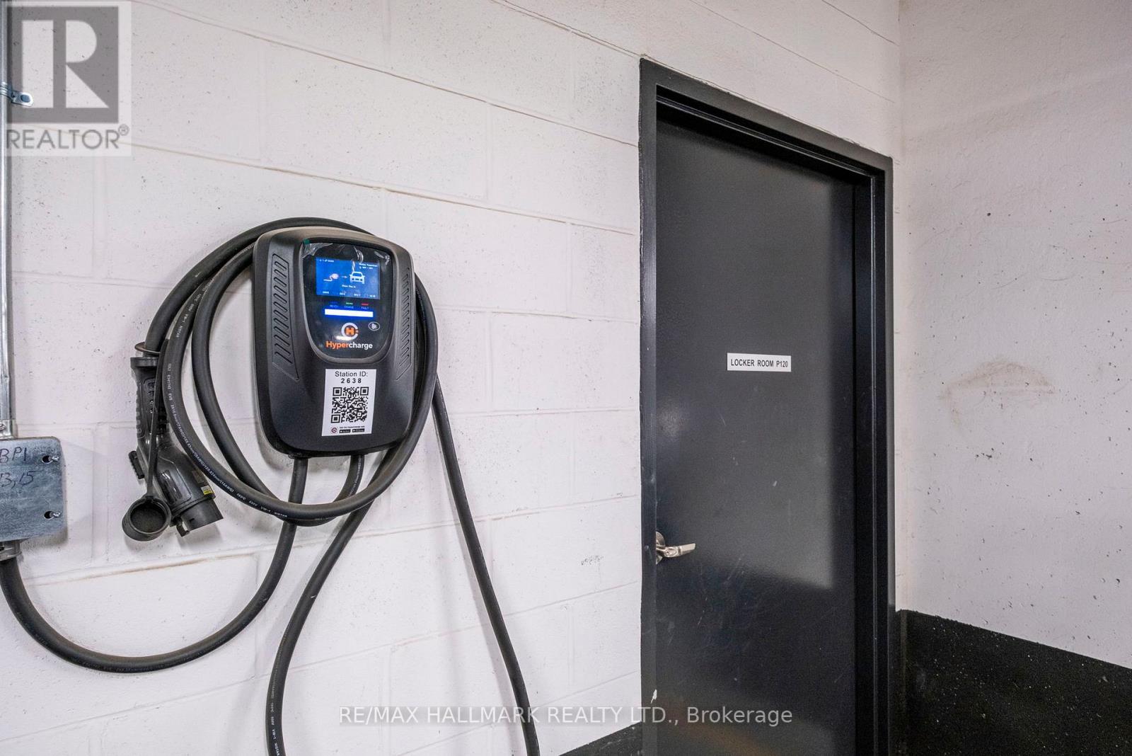 Th1 - 40 Ed Clark Gardens, Toronto, Ontario  M6N 0B5 - Photo 30 - W12575970