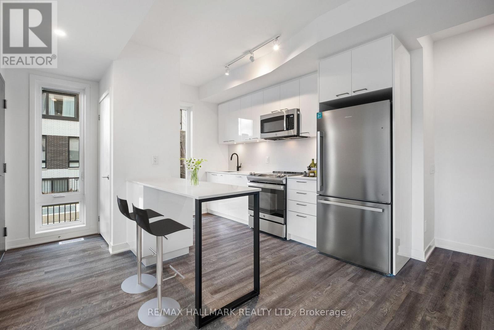 Th1 - 40 Ed Clark Gardens, Toronto, Ontario  M6N 0B5 - Photo 4 - W12575970