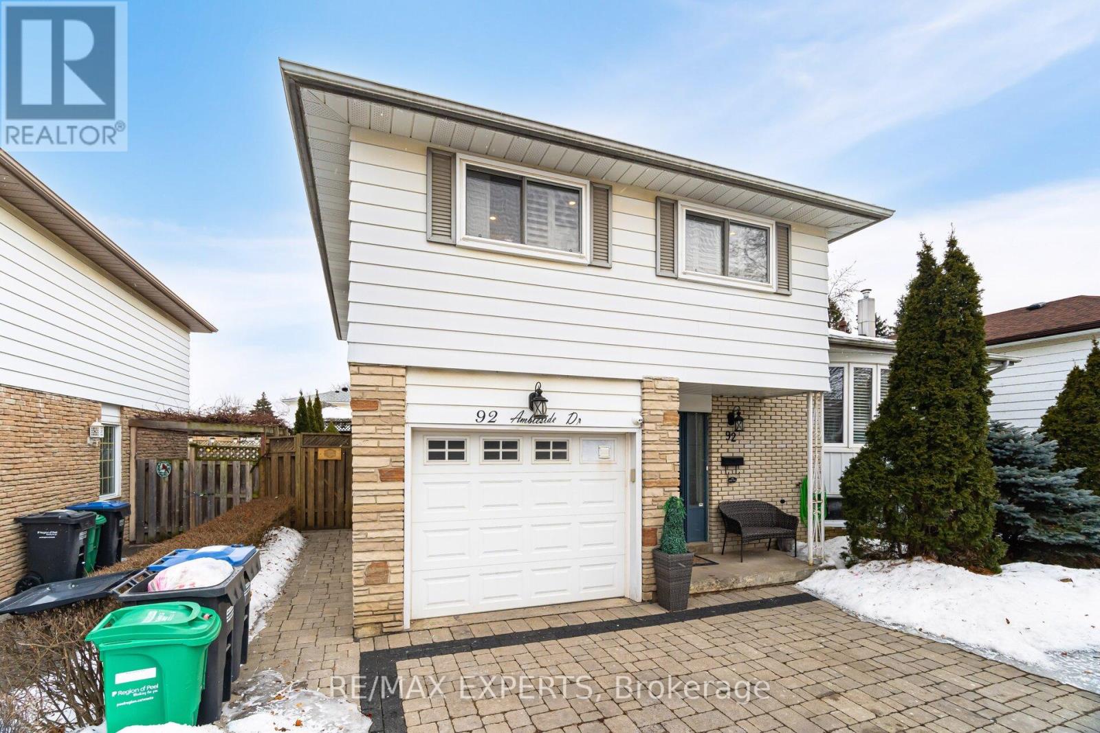 92 Ambleside Drive, Brampton, Ontario  L6Y 1B9 - Photo 11 - W12576018