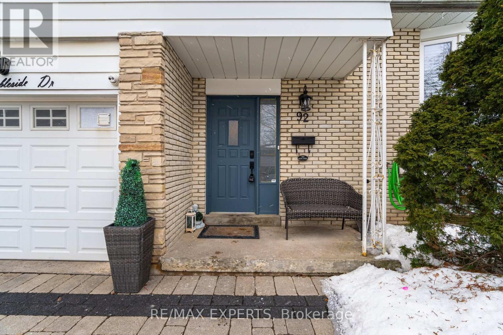 92 Ambleside Drive, Brampton, Ontario  L6Y 1B9 - Photo 3 - W12576018