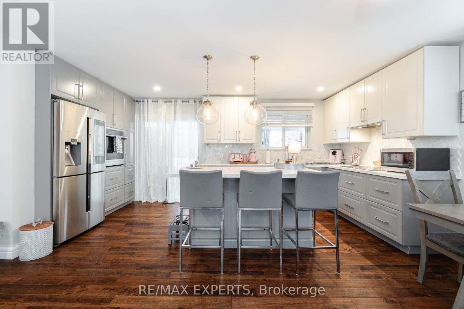 92 Ambleside Drive, Brampton, Ontario  L6Y 1B9 - Photo 6 - W12576018