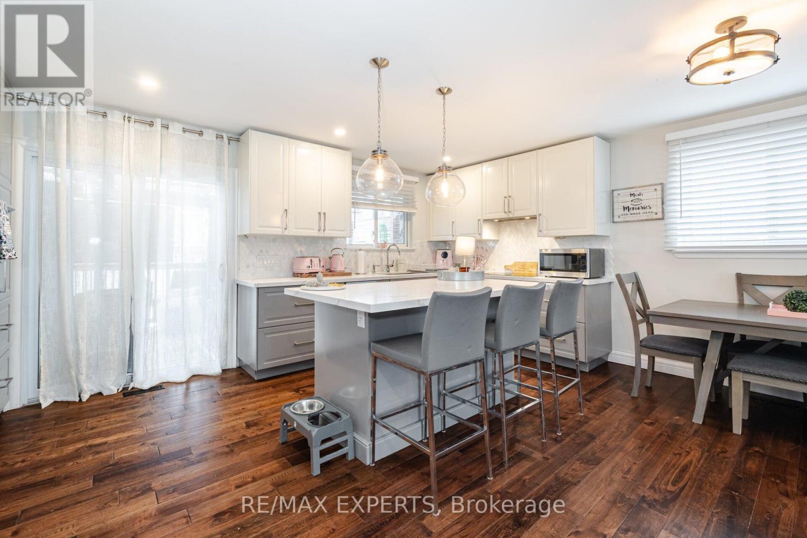 92 Ambleside Drive, Brampton, Ontario  L6Y 1B9 - Photo 7 - W12576018