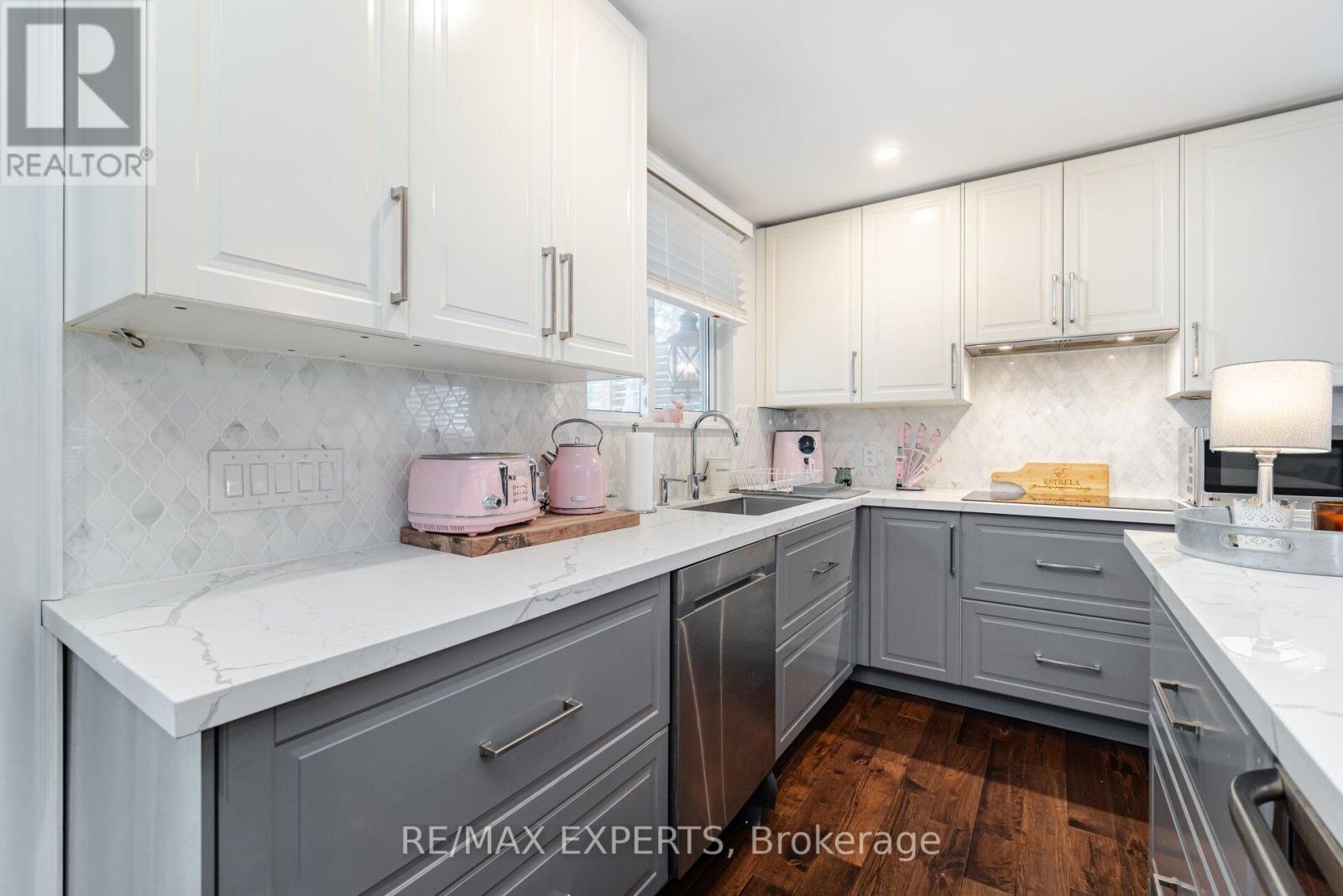 92 Ambleside Drive, Brampton, Ontario  L6Y 1B9 - Photo 9 - W12576018