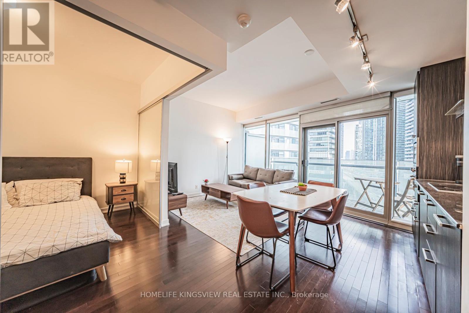 1001 - 12 York Street, Toronto, Ontario  M5J 0A9 - Photo 10 - C12576066