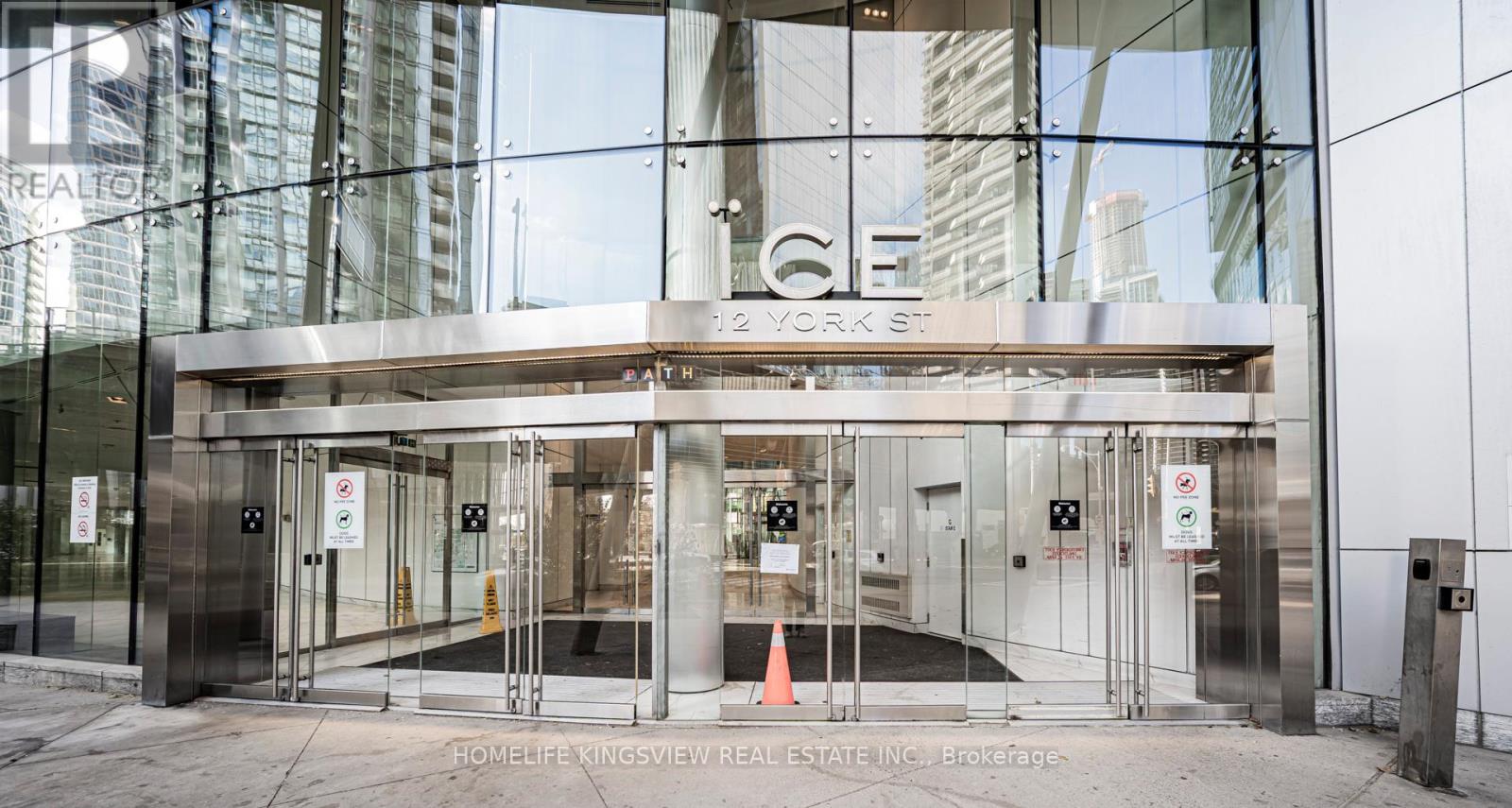 1001 - 12 York Street, Toronto, Ontario  M5J 0A9 - Photo 4 - C12576066