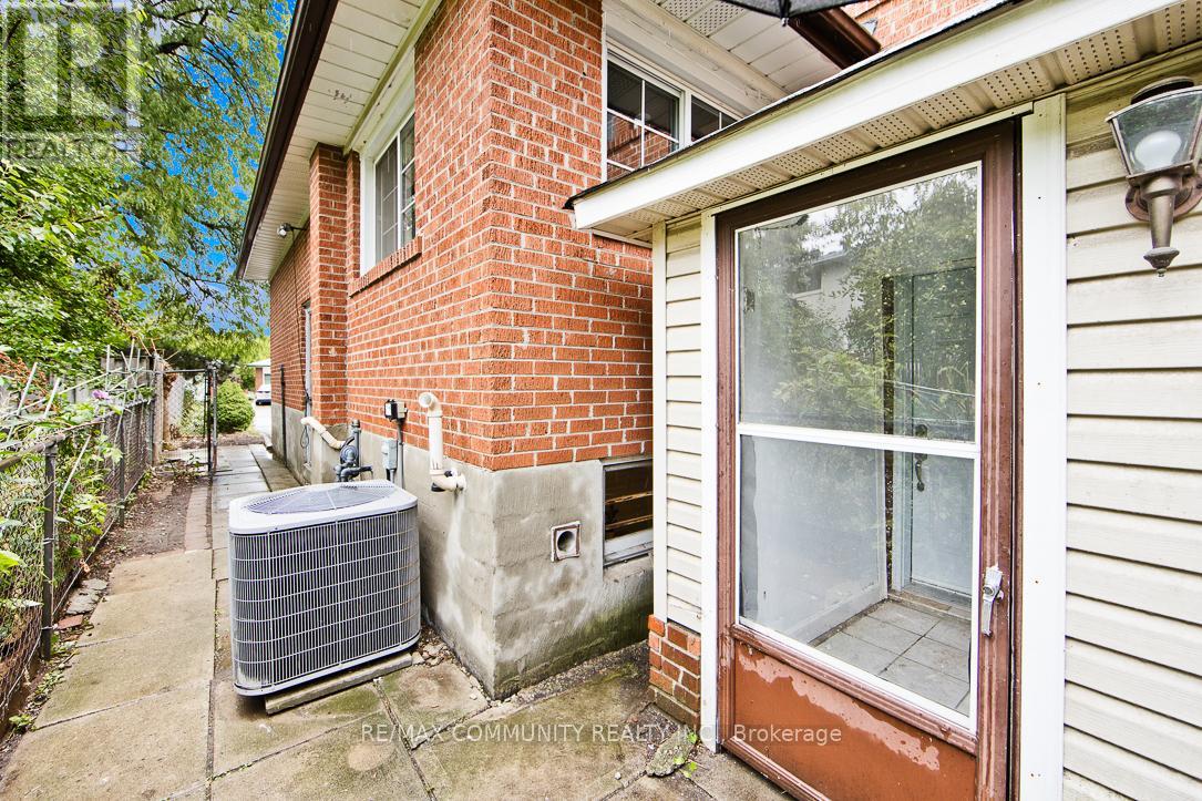 168 Kingslake Road, Toronto, Ontario  M2J 3G3 - Photo 17 - C12576266