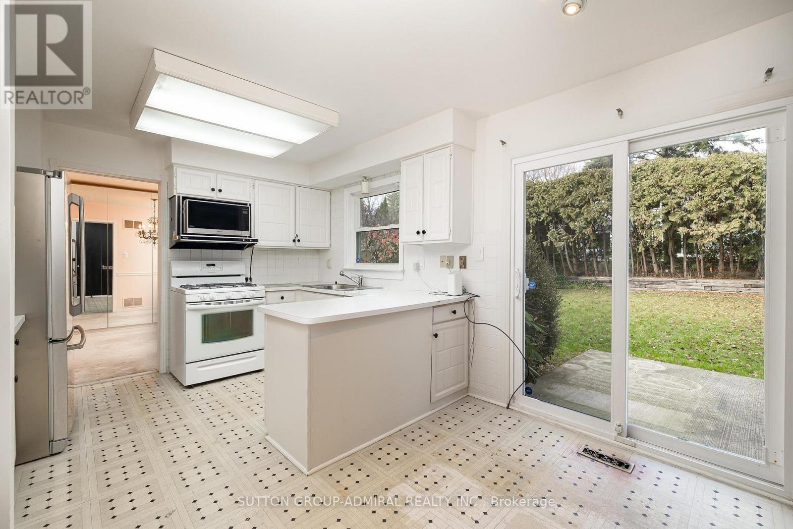 22 Cobblestone Drive, Markham, Ontario  L3T 4E4 - Photo 18 - N12554226