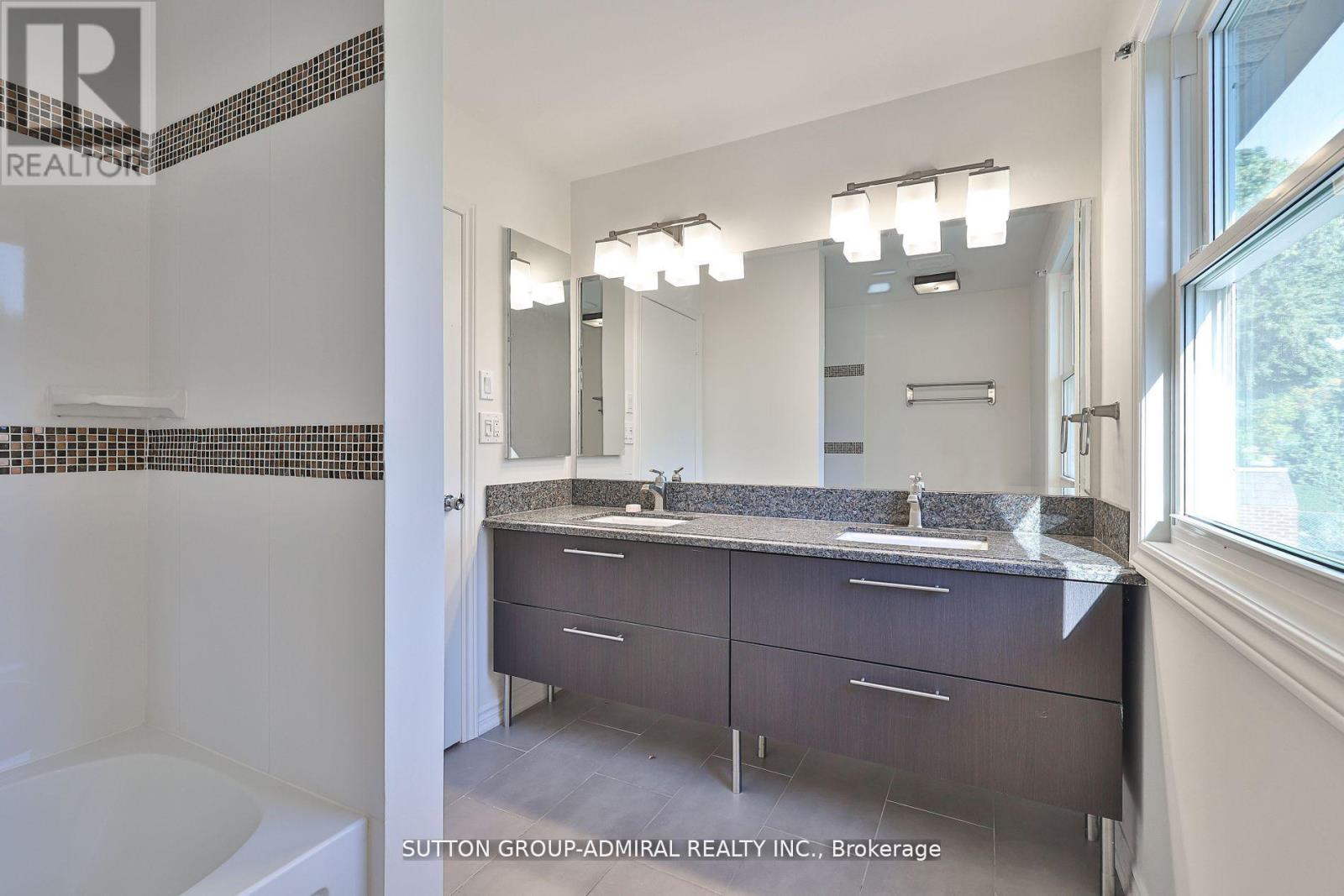 22 Cobblestone Drive, Markham, Ontario  L3T 4E4 - Photo 32 - N12554226