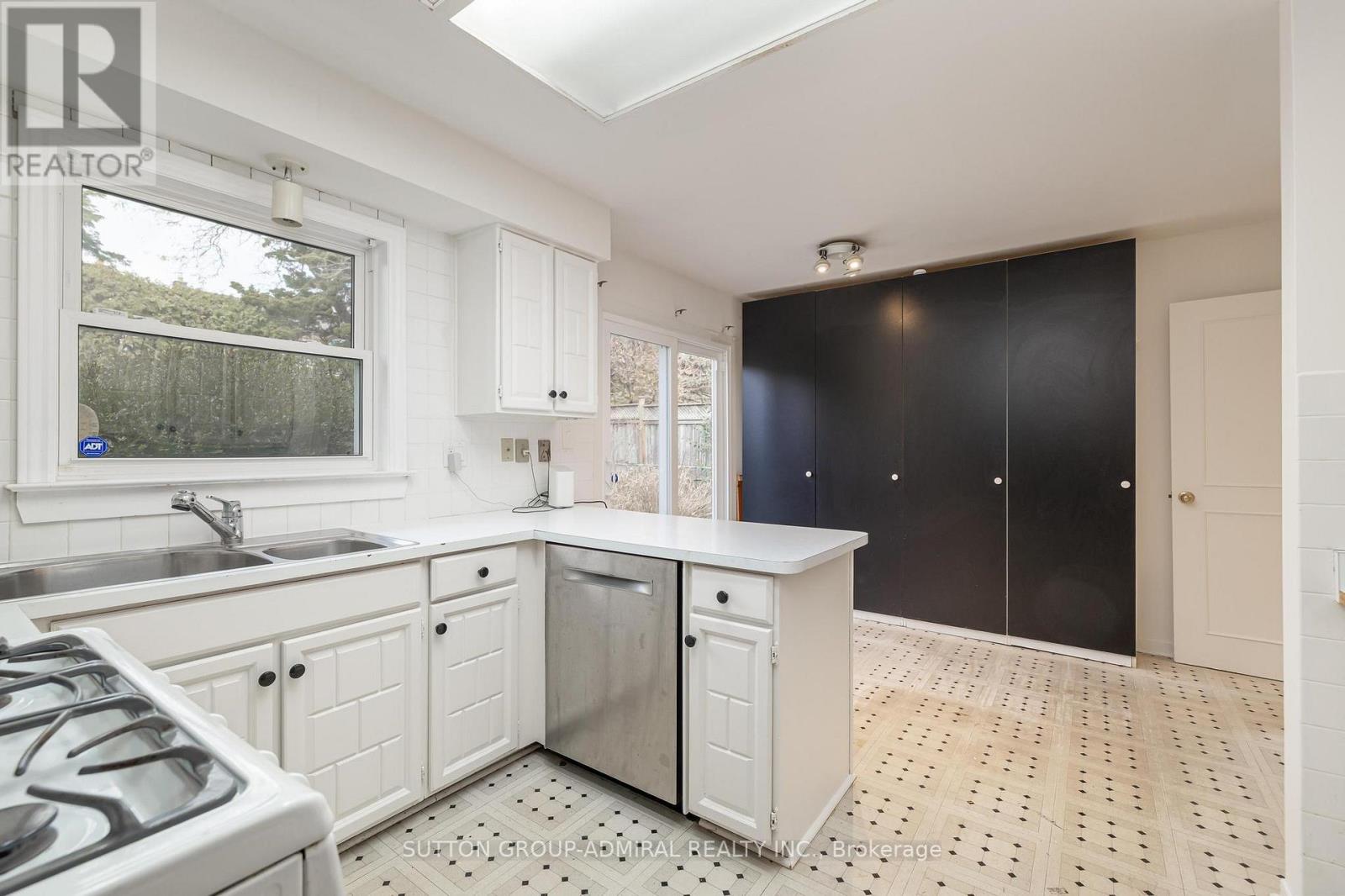 22 Cobblestone Drive, Markham, Ontario  L3T 4E4 - Photo 12 - N12554226