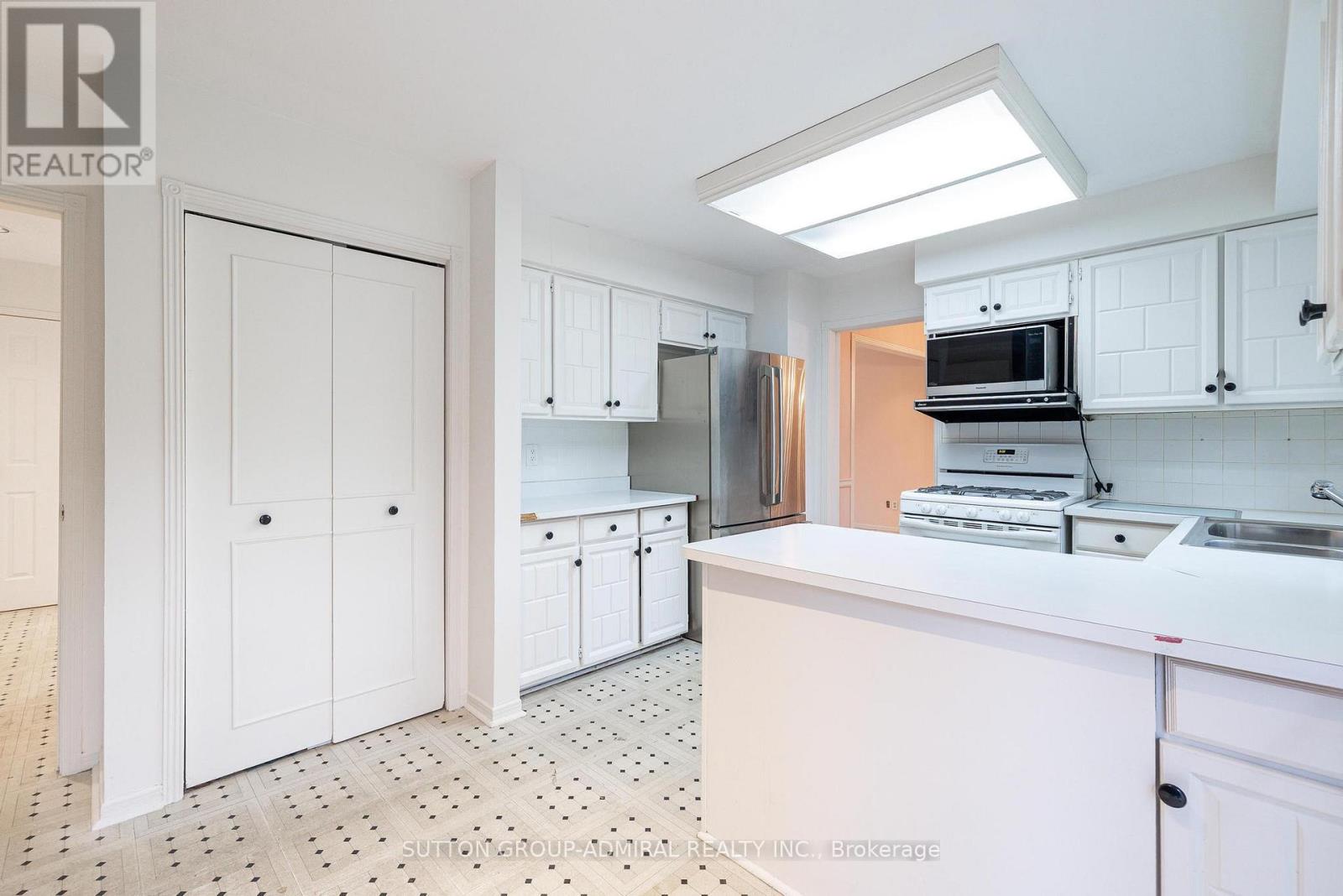 22 Cobblestone Drive, Markham, Ontario  L3T 4E4 - Photo 16 - N12554226