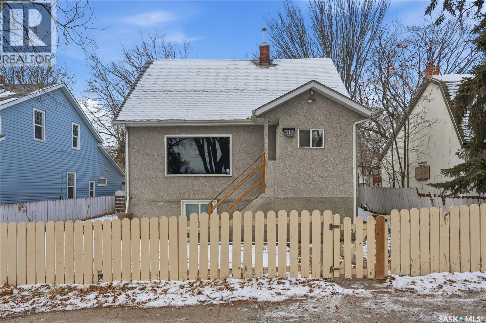 311 I Avenue N, Saskatoon, Saskatchewan  S7L 2G5 - Photo 1 - SK024634
