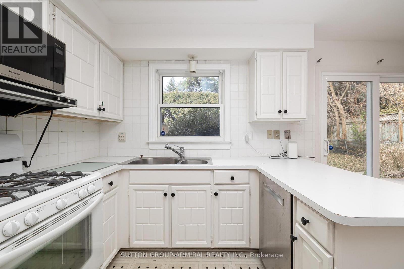 22 Cobblestone Drive, Markham, Ontario  L3T 4E4 - Photo 13 - N12554226