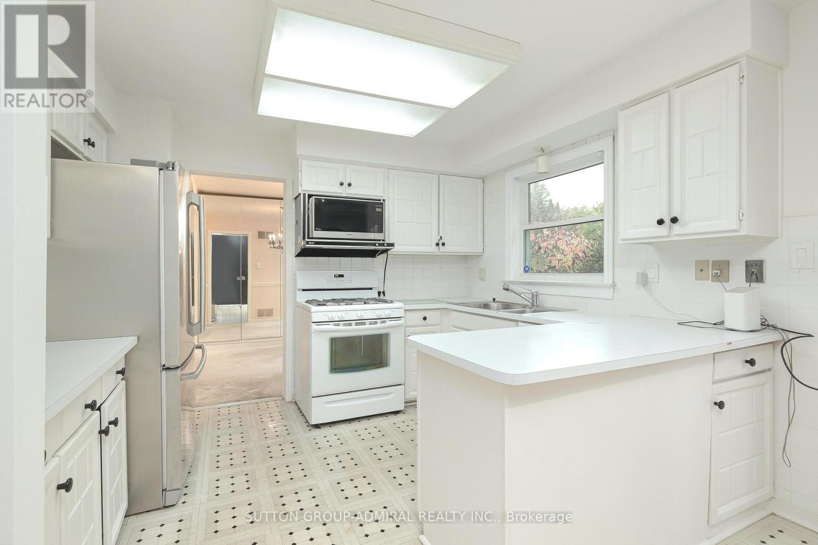 22 Cobblestone Drive, Markham, Ontario  L3T 4E4 - Photo 17 - N12554226