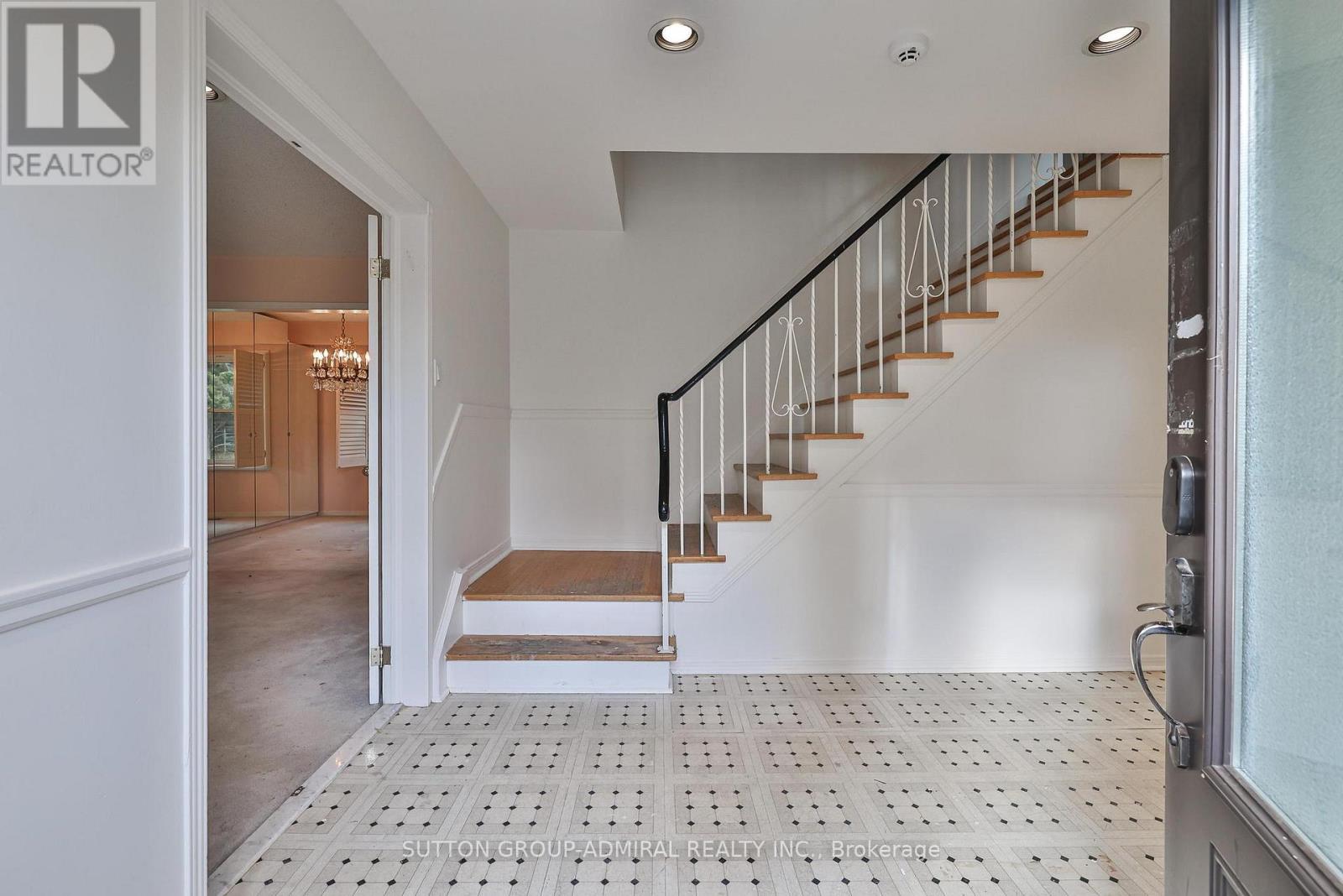 22 Cobblestone Drive, Markham, Ontario  L3T 4E4 - Photo 5 - N12554226