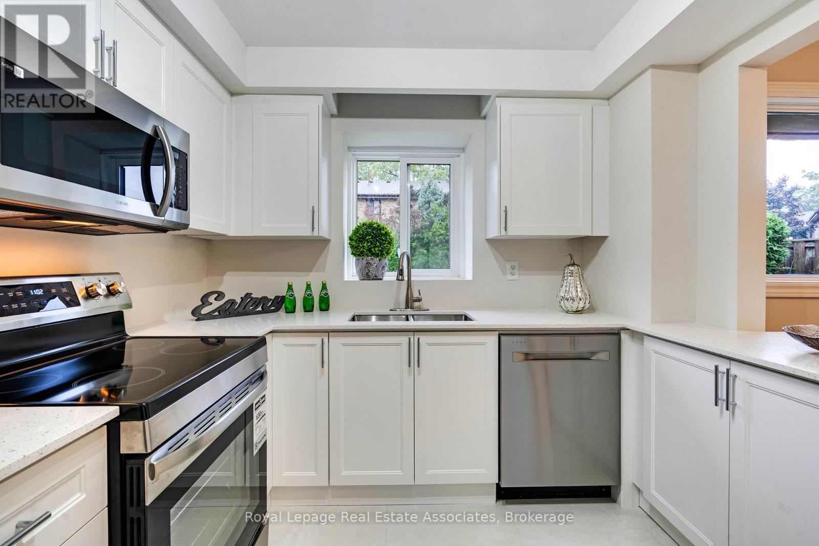 57 - 2605 Woodchester Drive, Mississauga, Ontario  L5K 2E3 - Photo 3 - W12507234