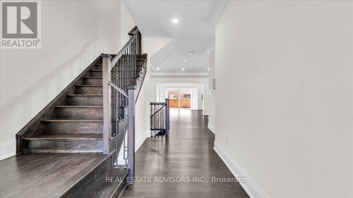 7 Ferdinand Drive, Brampton, Ontario  L6Y 0E4 - Photo 4 - W12573462