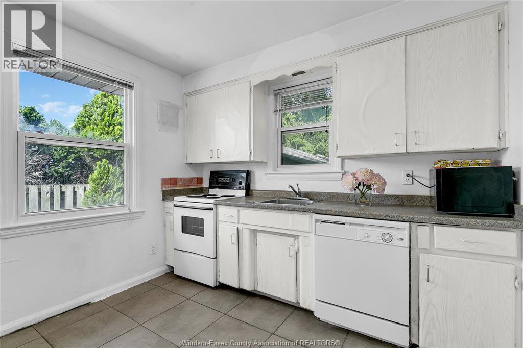 390 Partington, Windsor, Ontario  N9B 2N5 - Photo 12 - 25030599