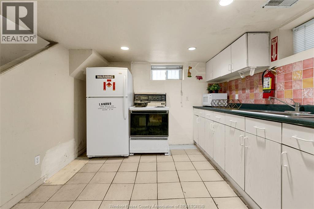390 Partington, Windsor, Ontario  N9B 2N5 - Photo 18 - 25030599