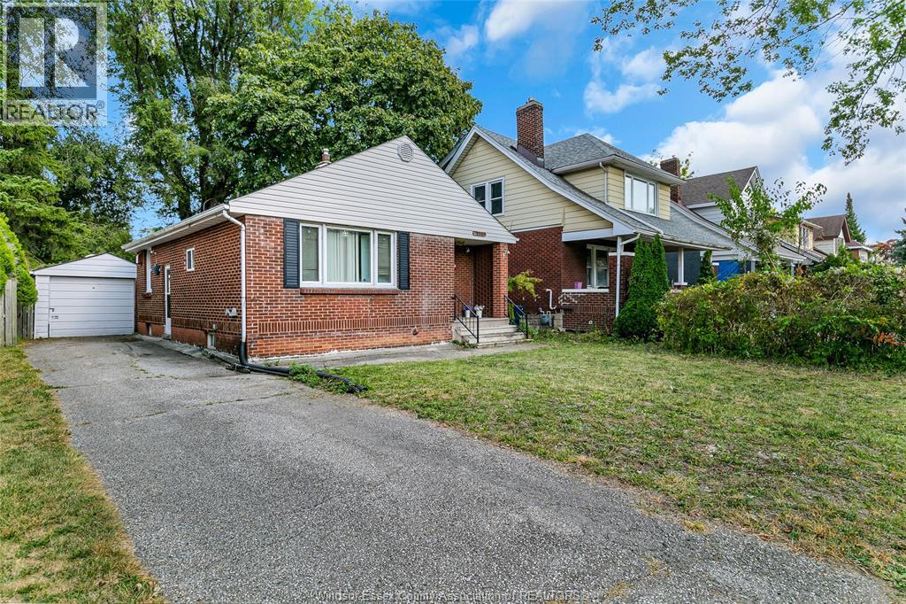 390 Partington, Windsor, Ontario  N9B 2N5 - Photo 2 - 25030599