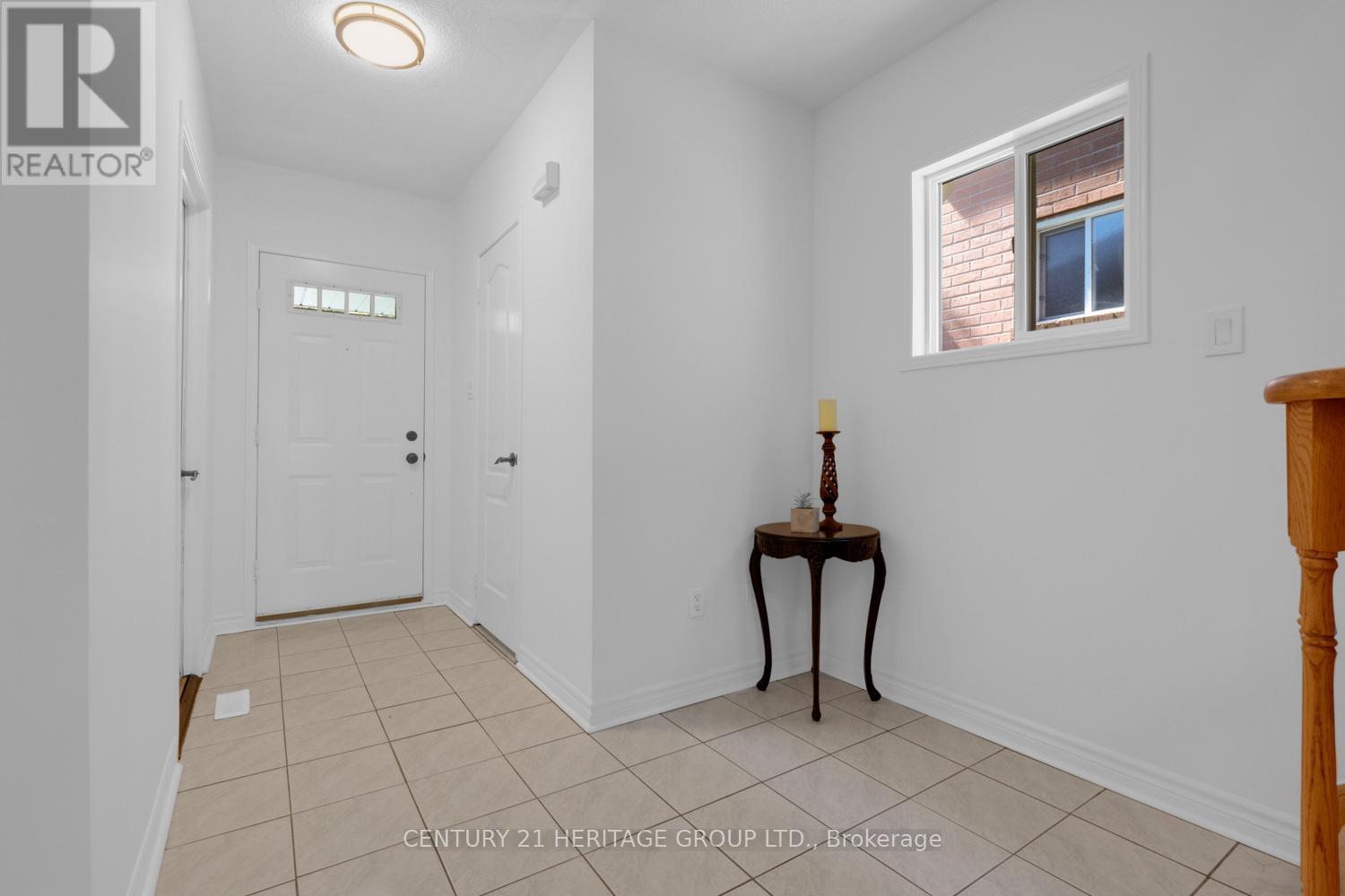 431 Carruthers Avenue, Newmarket, Ontario  L3X 2C1 - Photo 3 - N12576200