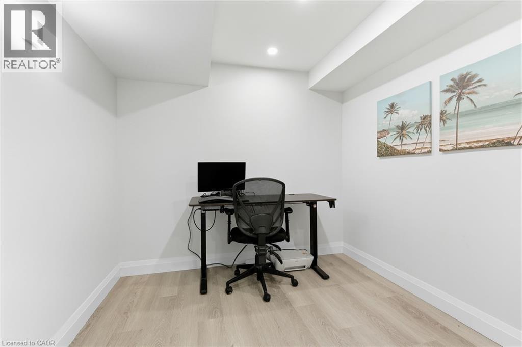 18 Mia Drive, Hamilton, Ontario  L9B 0K1 - Photo 32 - 40790521