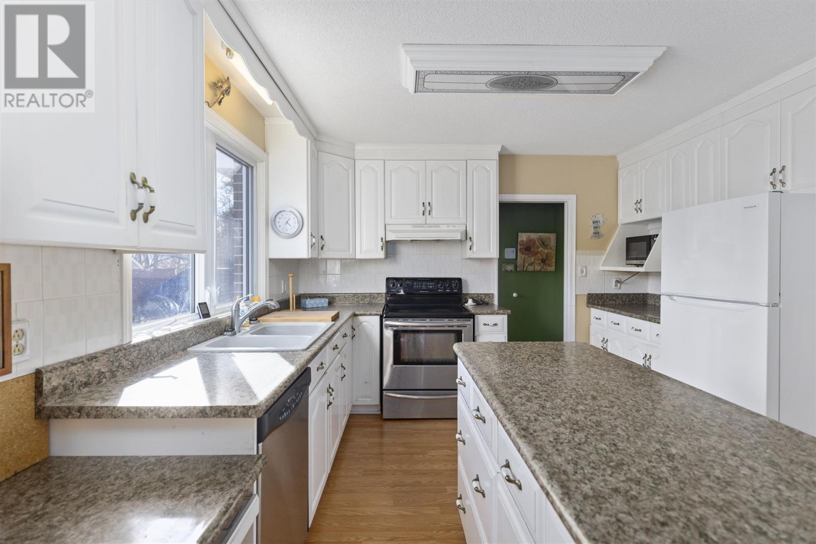 32 Welcome Ave, Sault Ste. Marie, Ontario  P6A 5A5 - Photo 15 - SM253335