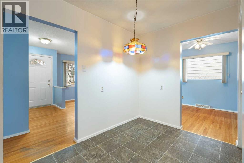 123 Glacier Drive Sw, Calgary, Alberta  T3E 5A3 - Photo 11 - A2271776