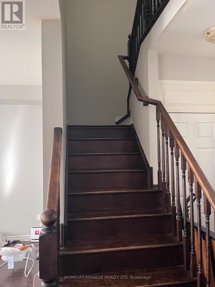 12 Meadowcrest Lane, Brampton, Ontario  L7A 0T8 - Photo 10 - W12569596