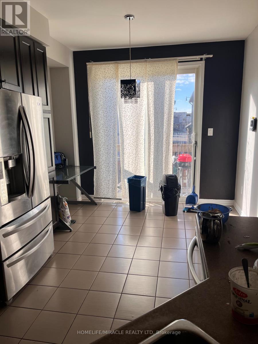 12 Meadowcrest Lane, Brampton, Ontario  L7A 0T8 - Photo 8 - W12569596