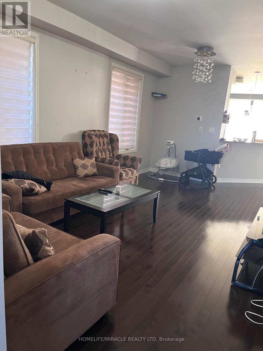 12 Meadowcrest Lane, Brampton, Ontario  L7A 0T8 - Photo 4 - W12569596