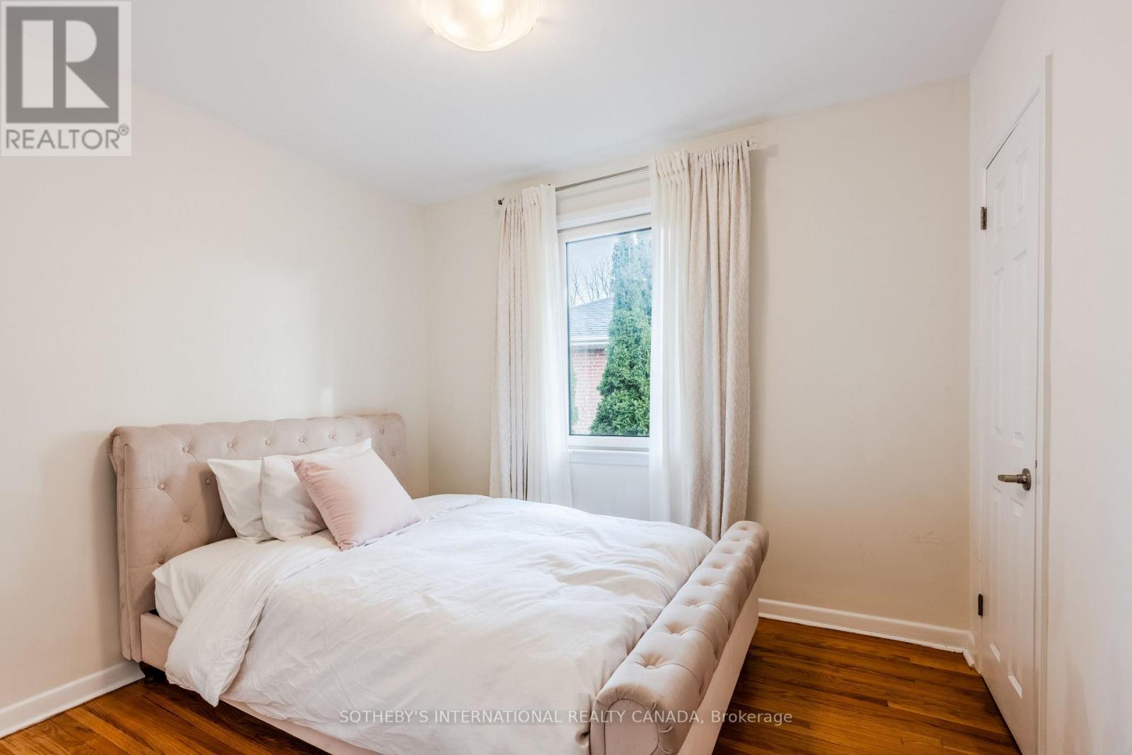 11 Buckhorn Place, Toronto, Ontario  M9V 2P3 - Photo 12 - W12575818