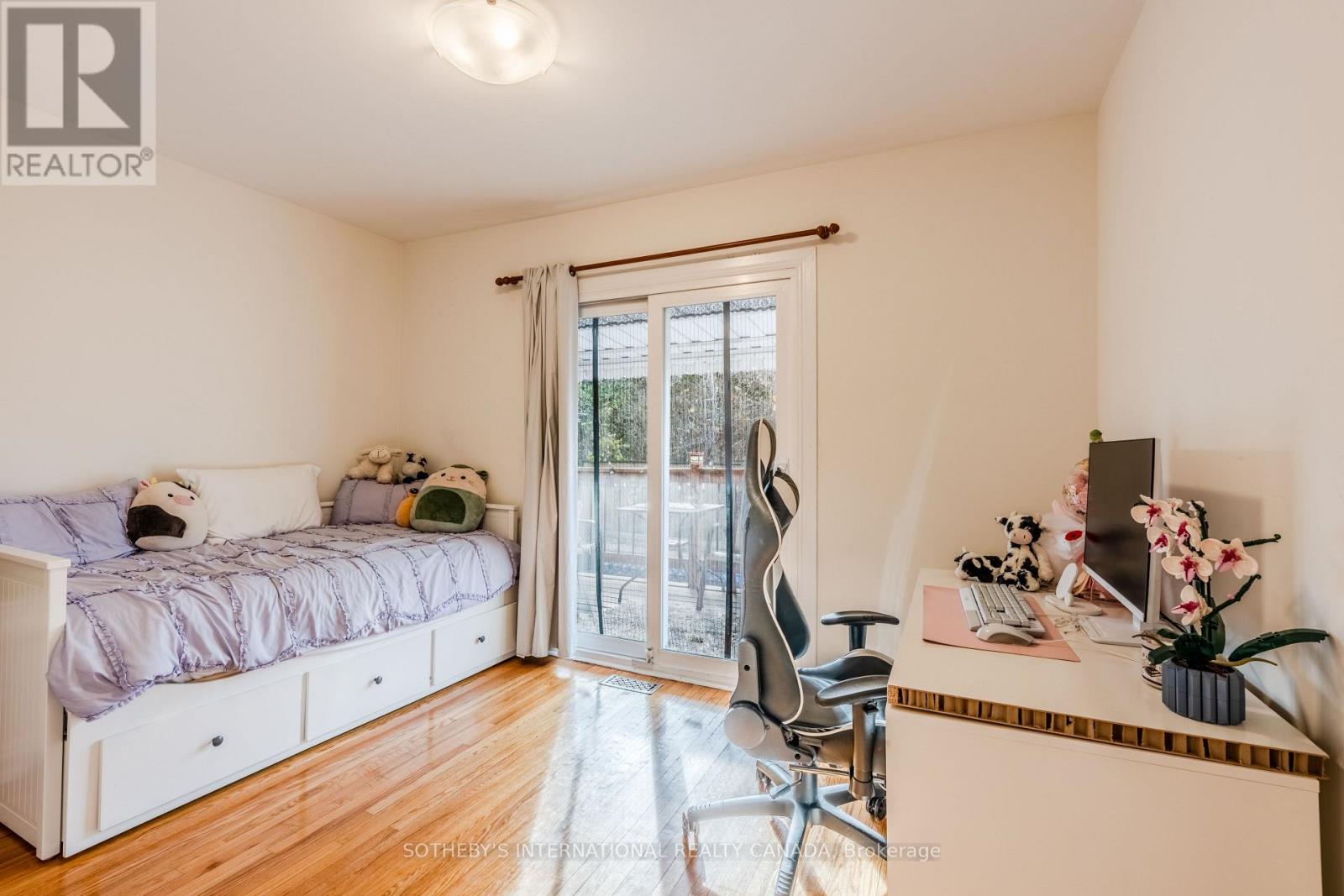 11 Buckhorn Place, Toronto, Ontario  M9V 2P3 - Photo 14 - W12575818