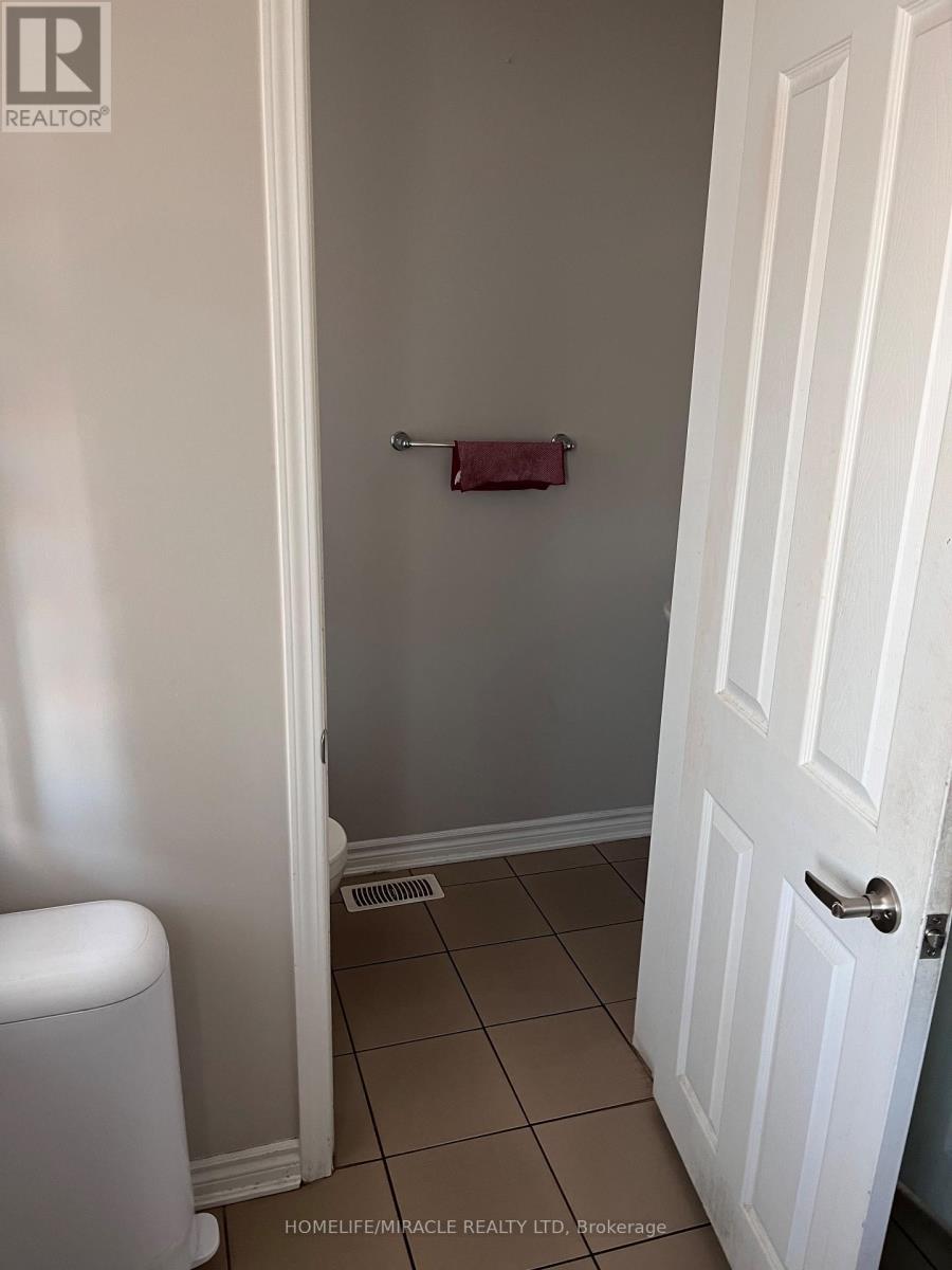 12 Meadowcrest Lane, Brampton, Ontario  L7A 0T8 - Photo 2 - W12569596