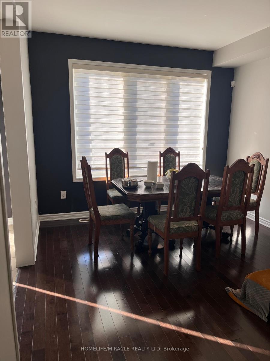 12 Meadowcrest Lane, Brampton, Ontario  L7A 0T8 - Photo 9 - W12569596