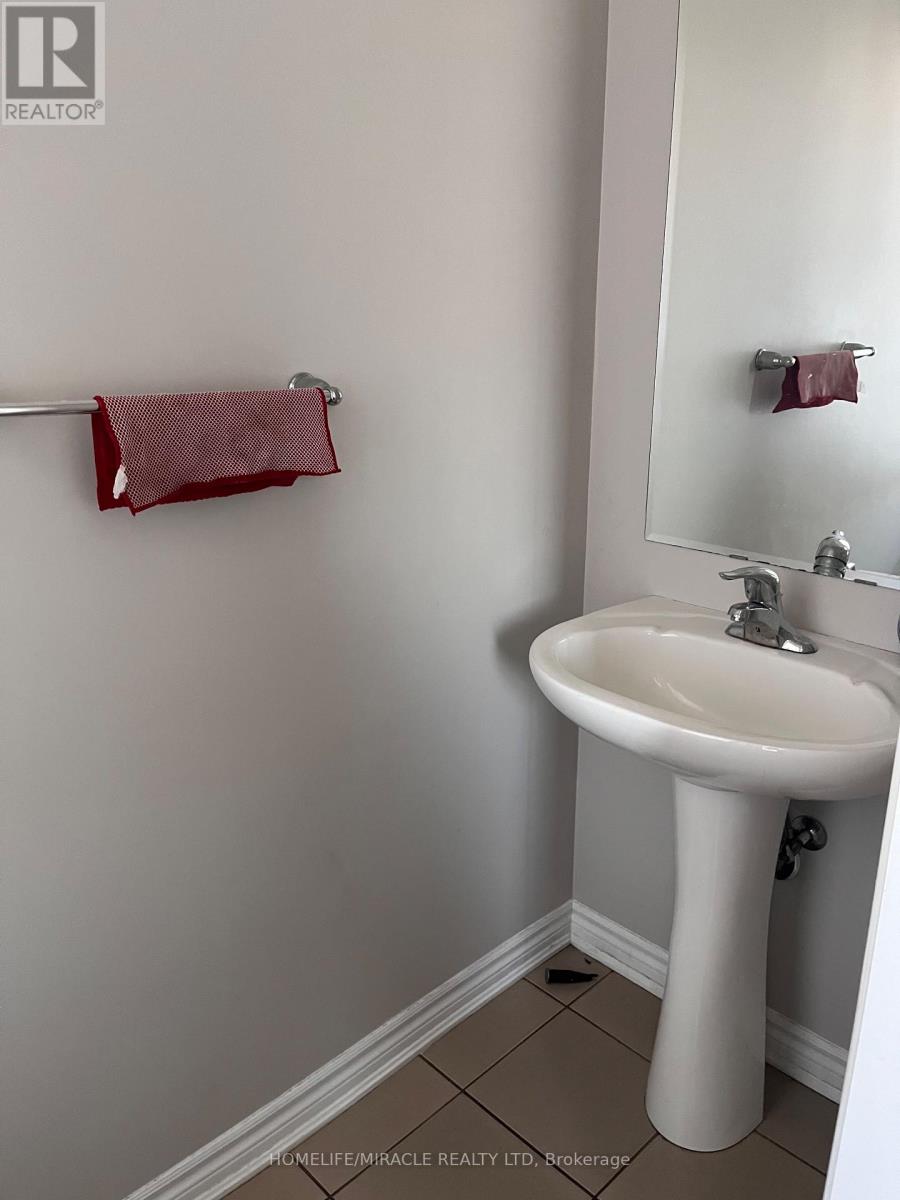 12 Meadowcrest Lane, Brampton, Ontario  L7A 0T8 - Photo 3 - W12569596