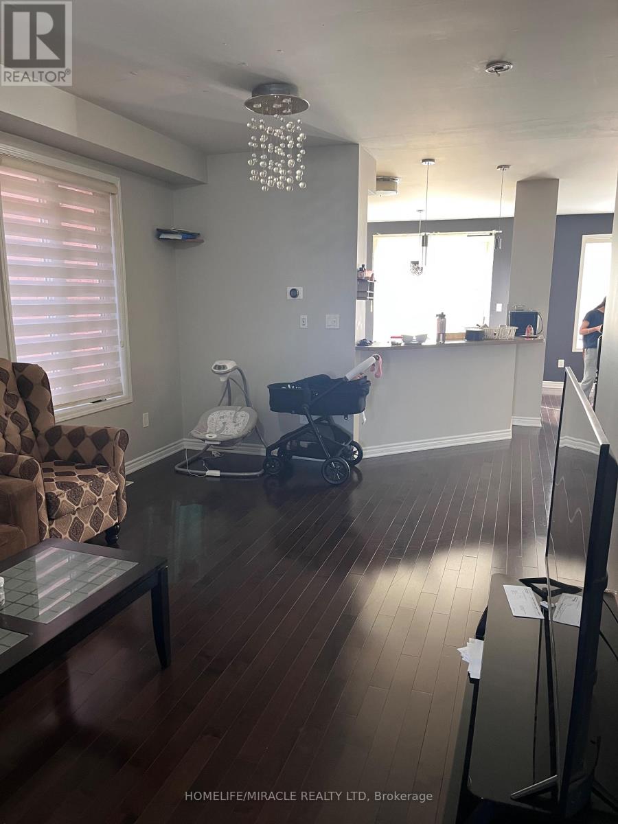 12 Meadowcrest Lane, Brampton, Ontario  L7A 0T8 - Photo 5 - W12569596