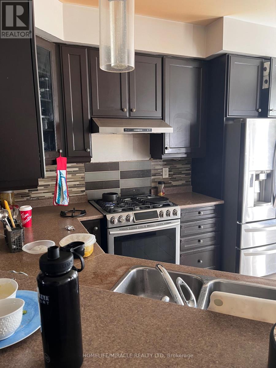 12 Meadowcrest Lane, Brampton, Ontario  L7A 0T8 - Photo 7 - W12569596