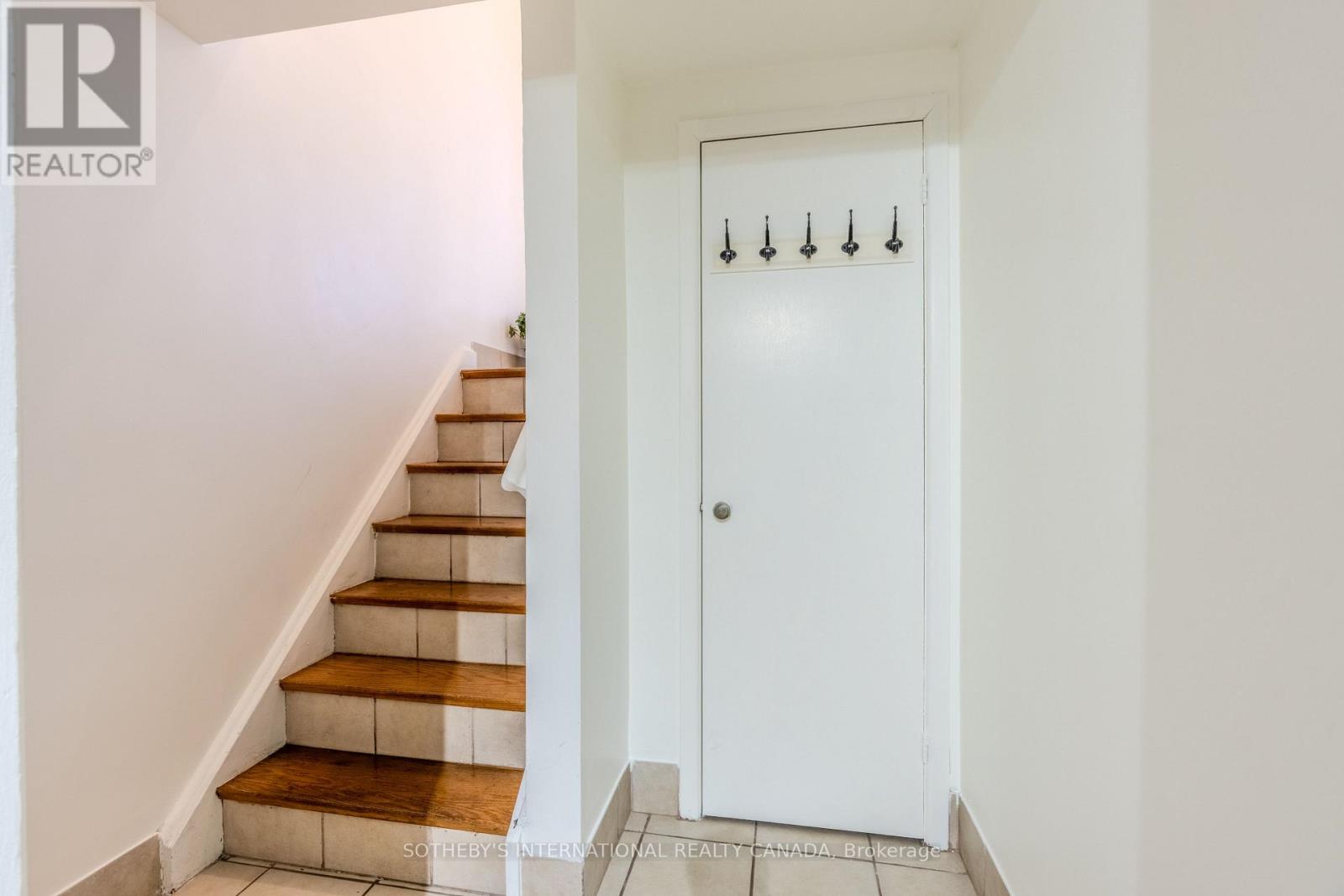 11 Buckhorn Place, Toronto, Ontario  M9V 2P3 - Photo 18 - W12575818