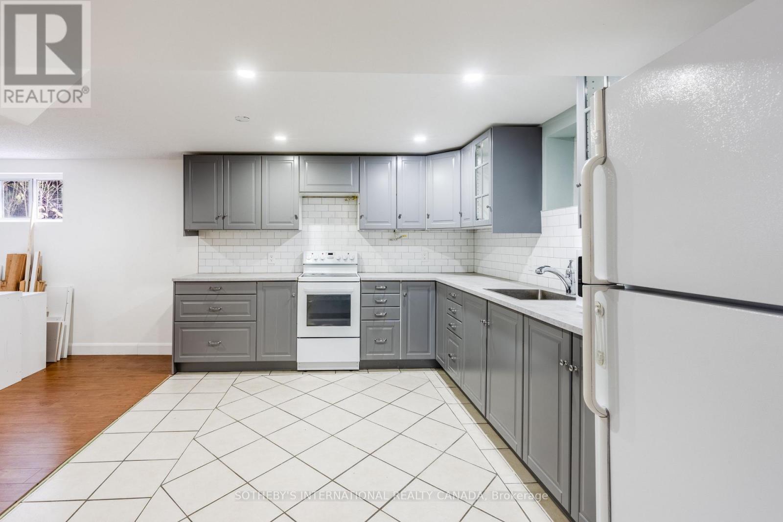 11 Buckhorn Place, Toronto, Ontario  M9V 2P3 - Photo 28 - W12575818