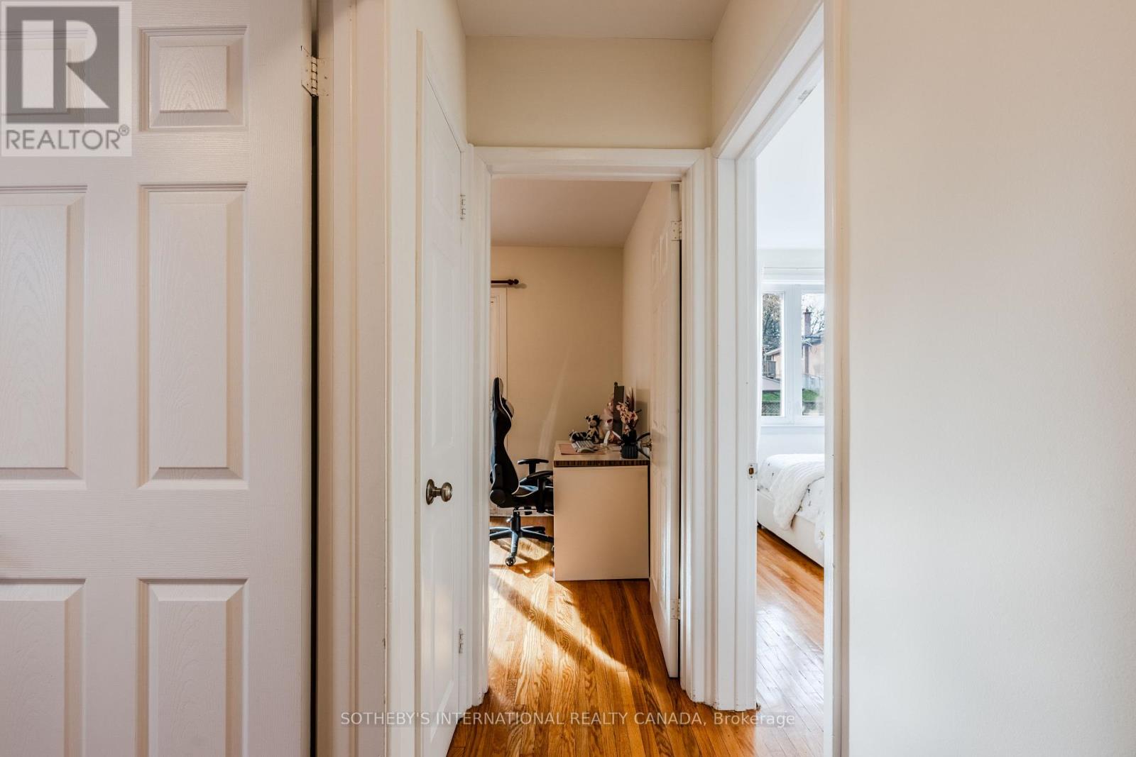 11 Buckhorn Place, Toronto, Ontario  M9V 2P3 - Photo 9 - W12575818