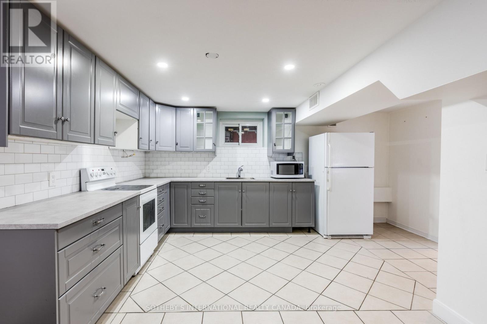 11 Buckhorn Place, Toronto, Ontario  M9V 2P3 - Photo 27 - W12575818