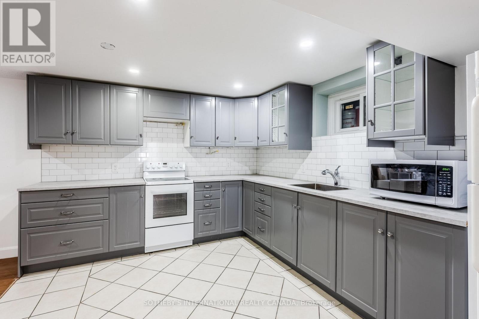 11 Buckhorn Place, Toronto, Ontario  M9V 2P3 - Photo 29 - W12575818