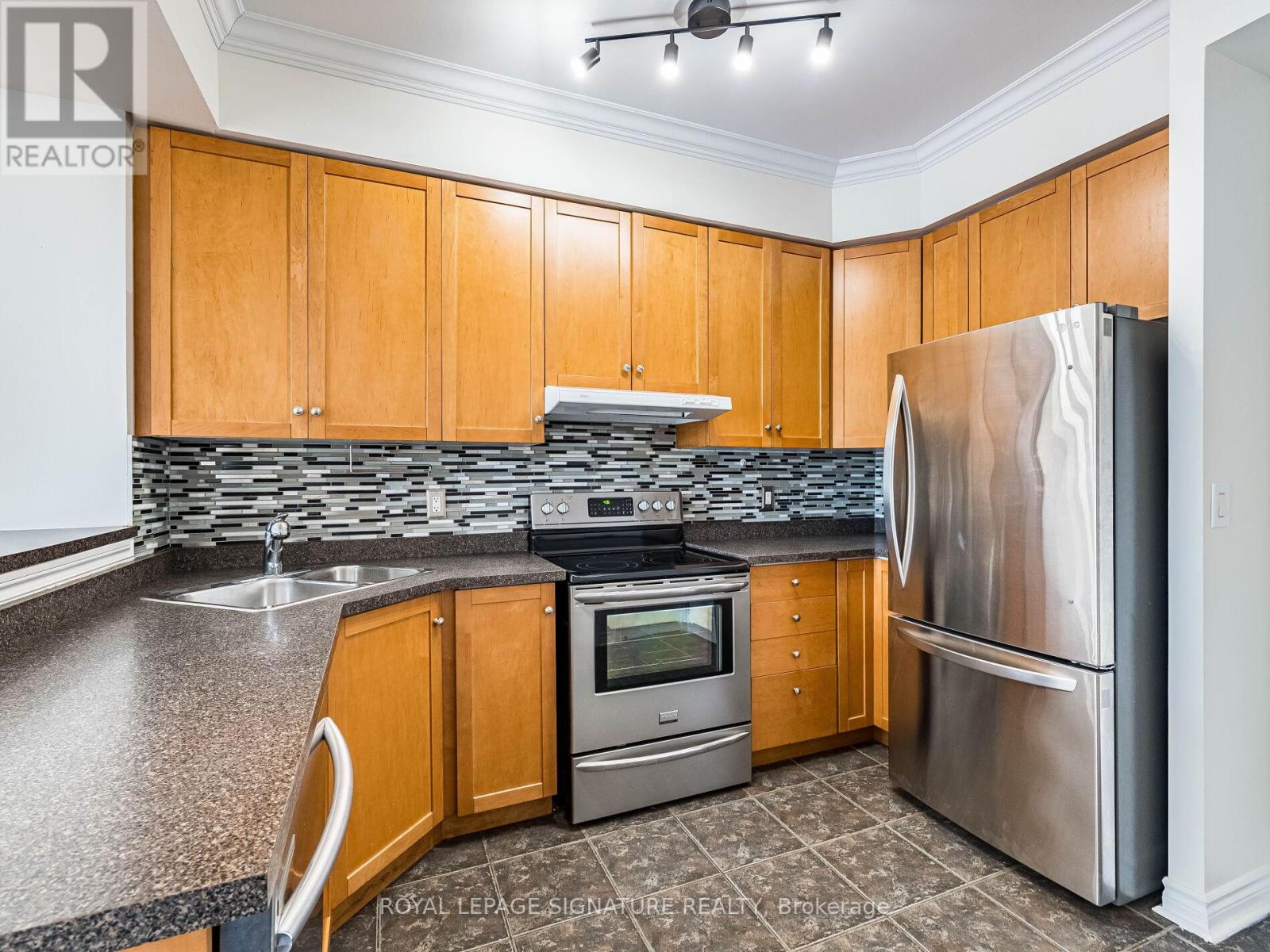 202 - 3531 Lake Shore Boulevard, Toronto, Ontario  M8W 1P4 - Photo 5 - W12576074