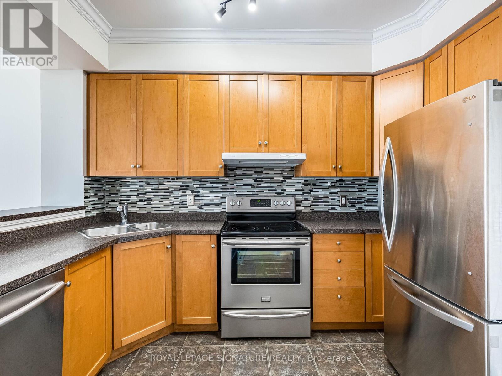 202 - 3531 Lake Shore Boulevard, Toronto, Ontario  M8W 1P4 - Photo 7 - W12576074