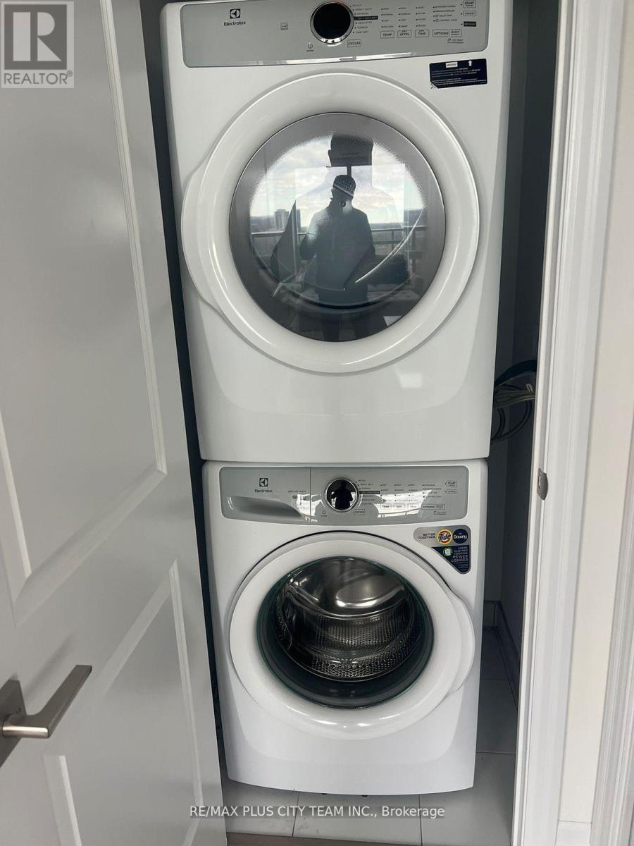 2709 - 36 Elm Drive W, Mississauga, Ontario  L5B 0N3 - Photo 6 - W12576076