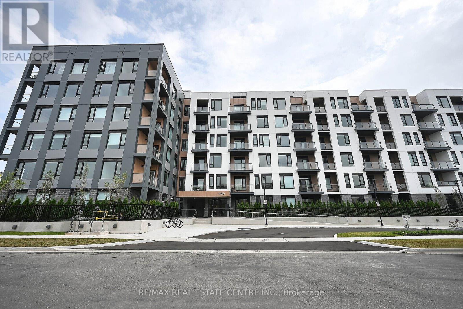 212 - 1440 Clarriage Court, Milton, Ontario  L9T 2X5 - Photo 3 - W12576086