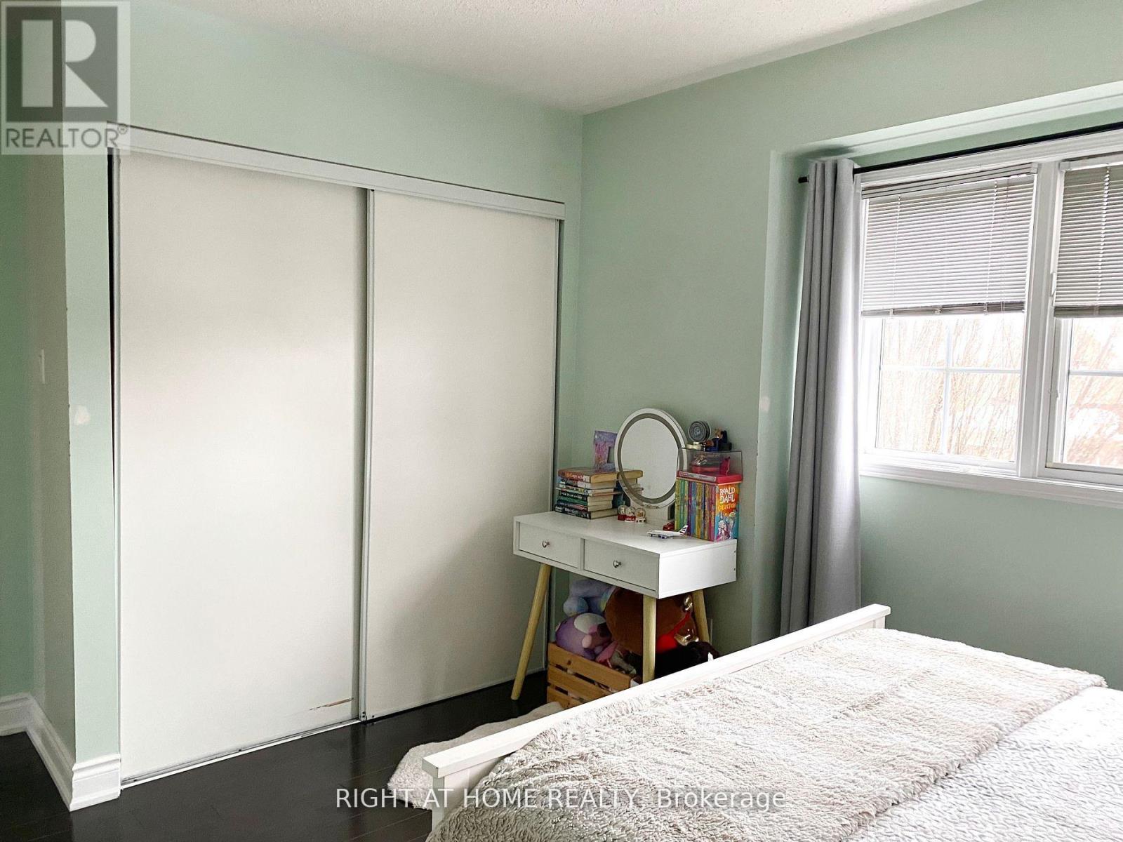 2346 Bankside Drive, Mississauga, Ontario  L5M 6E2 - Photo 10 - W12576098