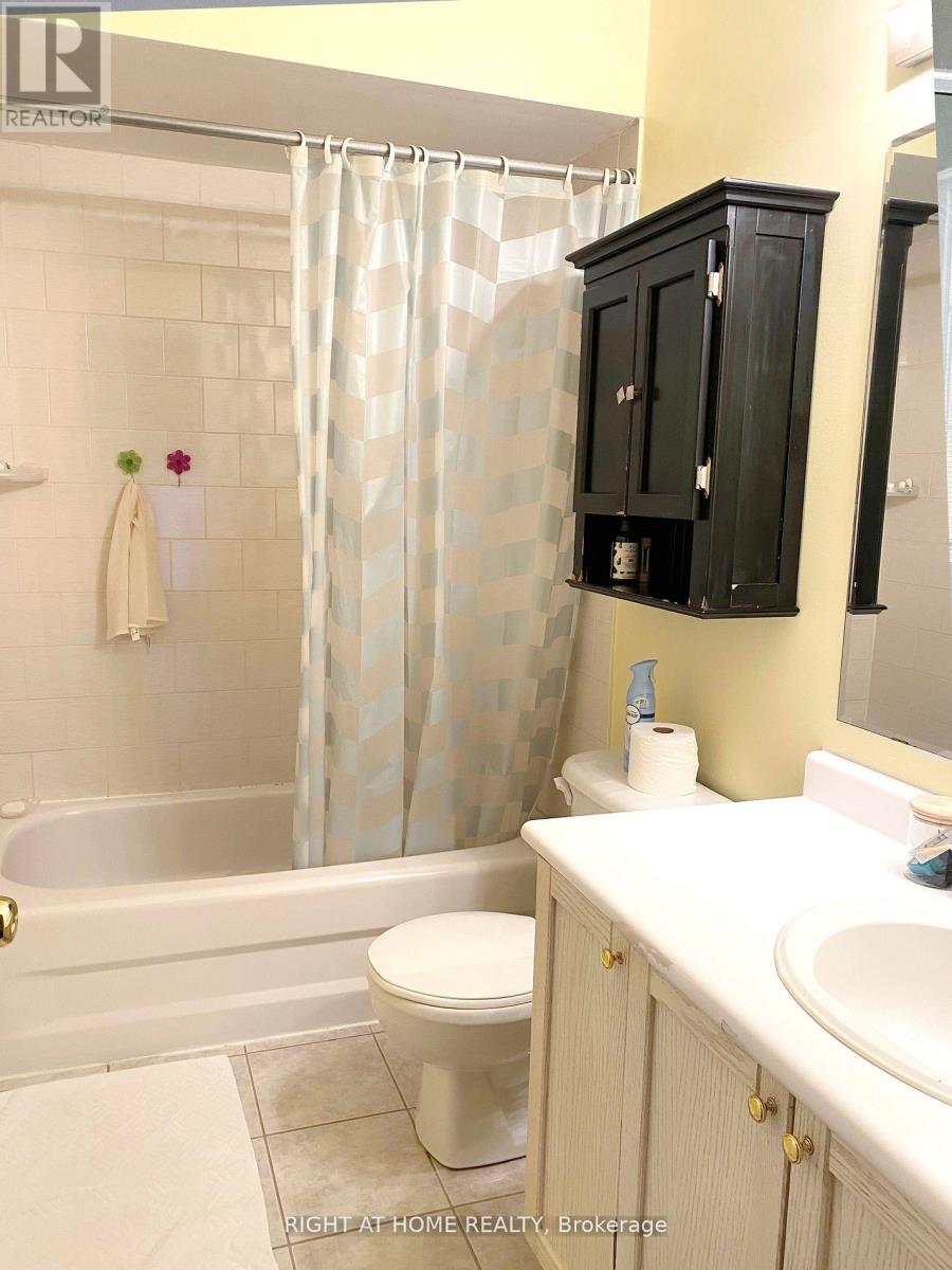 2346 Bankside Drive, Mississauga, Ontario  L5M 6E2 - Photo 12 - W12576098