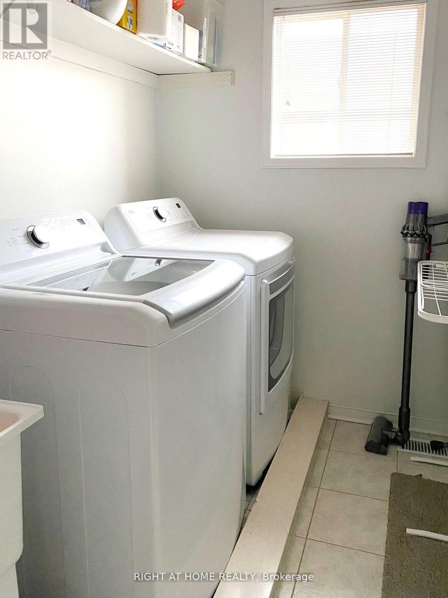 2346 Bankside Drive, Mississauga, Ontario  L5M 6E2 - Photo 13 - W12576098