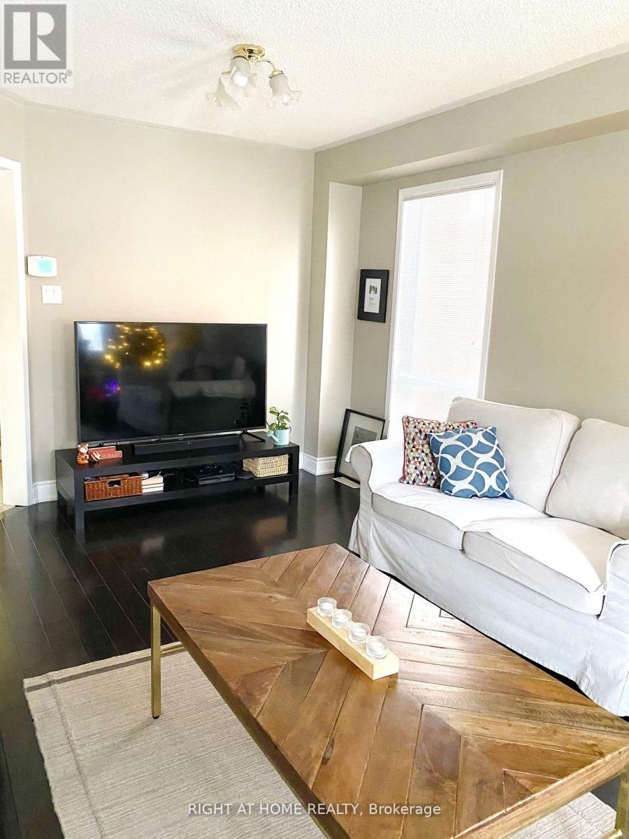 2346 Bankside Drive, Mississauga, Ontario  L5M 6E2 - Photo 2 - W12576098